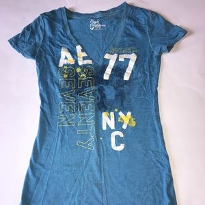 V-Neck American Eagle shirt